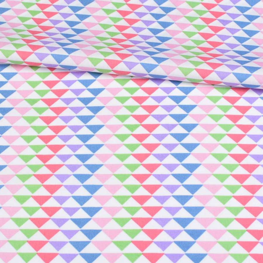 Коттон белый в синие, розовые, зеленые треугольники, ш.145