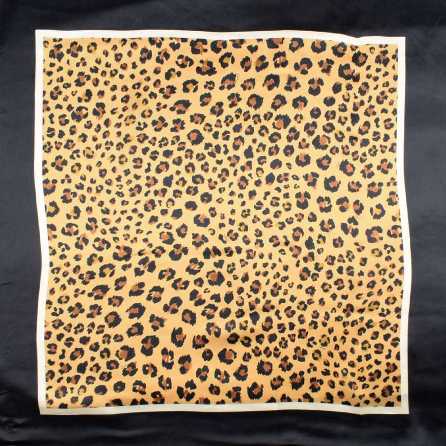 Шелк атласный, коричневый леопардовый принт на черном фоне, платок 63см, ш.135
