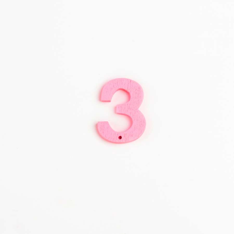 Пришивной декор цифра 3 розовая, 25мм