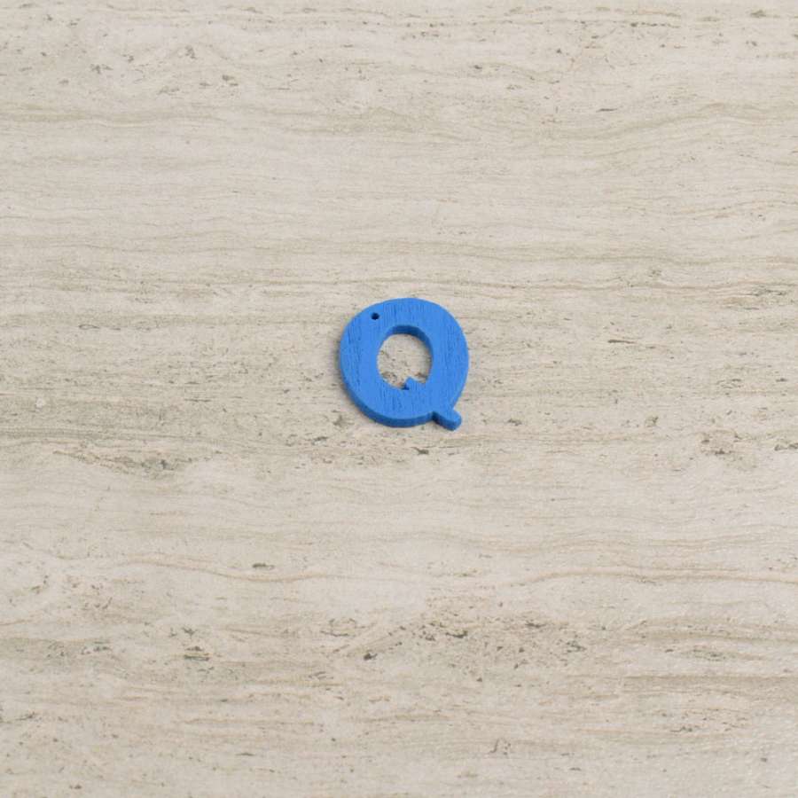 Пришивной декор буква Q синяя, 25мм