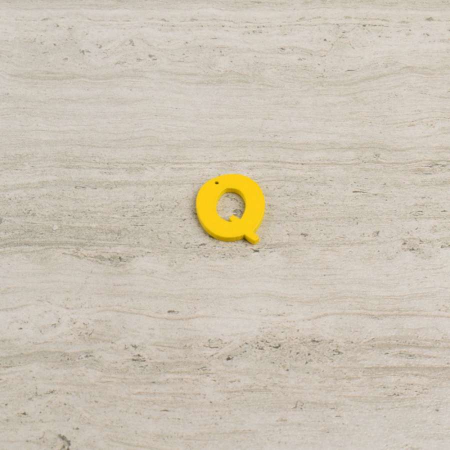 Пришивний декор літера Q жовта, 25мм