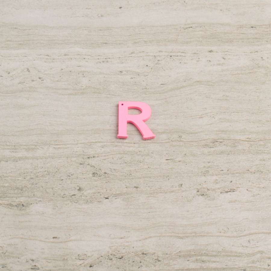 Пришивний декор літера R рожева, 25мм