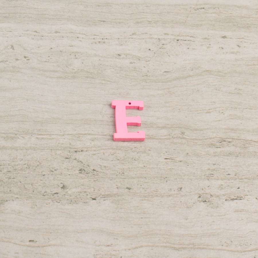 Пришивной декор буква E розовая, 25мм