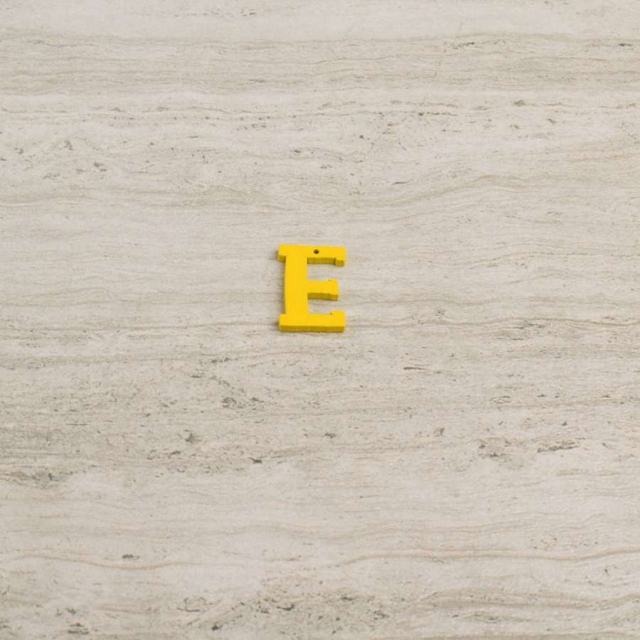 Пришивной декор буква E оранжевая, 25мм