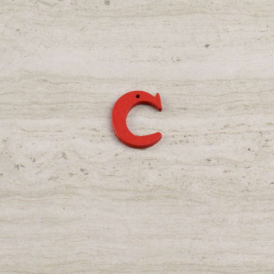 Пришивной декор буква C красная, 25мм