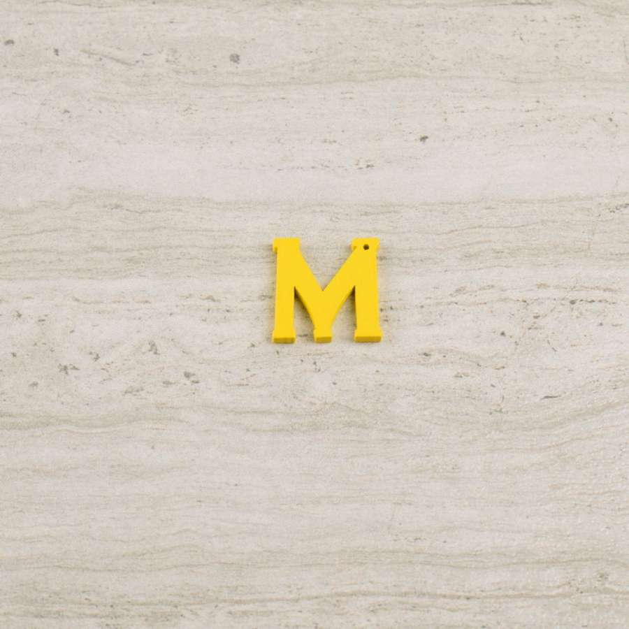 Пришивний декор літера M жовта, 25мм
