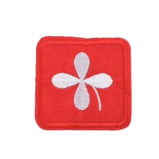 Термоаппликация Квадрат с лепестком белым 45х45мм красный